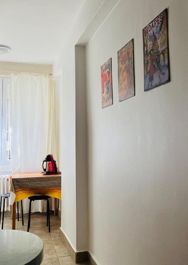 Bauhaus Flat In Amazing Location Apartment Budapest Luaran gambar
